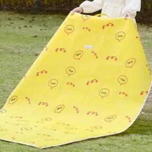 접이식 돗자리 피크닉 야외 매트 방수 손잡이 중형 (WFJ7ONV)