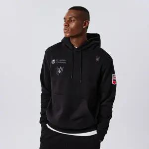 [롯데백화점]스파이더 남성 패트롤 기모 후드 티셔츠 SPJWCNHD301MBLK