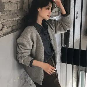 [코코블랑] 아벨리 울브이넥 니트 가디건