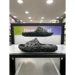 [크록스]{매장정품} 크록스 CROCS 지오메트릭 슬라이드 2.0 블랙 209608-001 12902712 940653