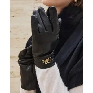 갤러리아 [닥스여성장갑] DCGV5F320BK 블랙 DD로고 체인 포인트 양가죽 장갑