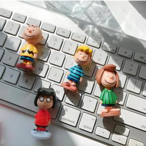 12pcs 만화 땅콩 스누피 찰리 샐리 우드스톡 카와이 애니메이션 미니 피규어 모델 장난감 케이크 장식 컬렉