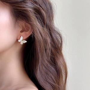 버플 나비 포인트 스터드 귀걸이