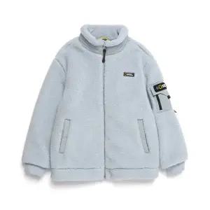 [내셔널지오그래픽키즈][기존가 159,000원]K224UFJ130 어드벤처 스탠드넥 플리스 집업자켓 SKY BLUE