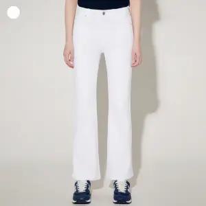 [롯데백화점]게스 여성 WHT톤 슬림 붓컷 YP2D9042