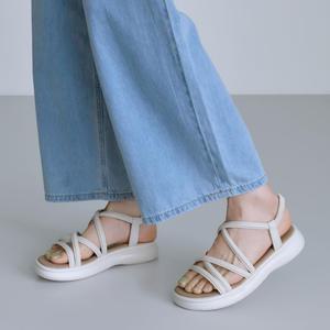 에스유니 여성용 여름 발볼 넓은 통굽 쿠션 스트랩 샌들 4cm