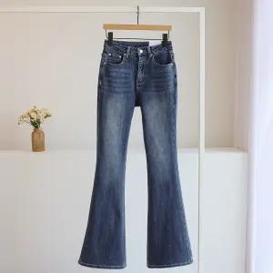 [잇수다] 칼레이 백포켓 워싱 롱 부츠컷 스판 진청 데님 팬츠