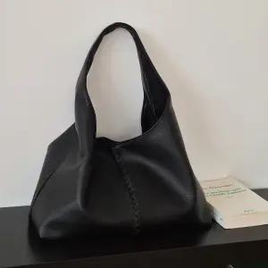 아카이브 빅 숄더백