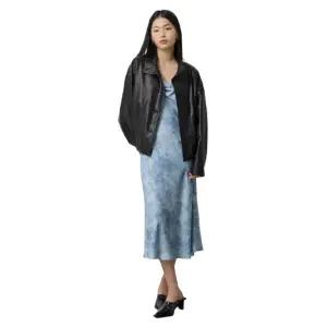 [롯데백화점]시슬리 하이넥 페이크 레더 블루종(SALE02511)