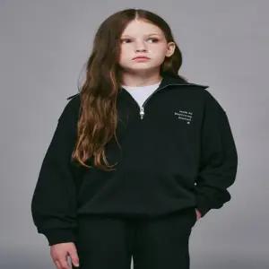 [대구백화점] [블루테일]블랙 스트링 기모 하프집업(AZH8TS01BK)