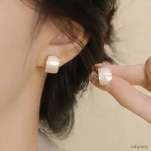 영롱한 천연 자개 사각 이어링 화이트 크림 골드 스터드 데일리 여성 귀걸이