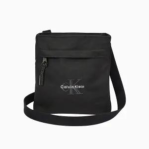 [롯데백화점]캘빈클라인 남성 볼드 로고 나일론 슬림 크로스오버(4D3178G-UB1)