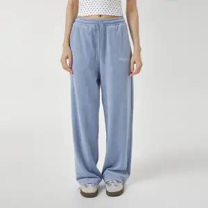 [후아유](김해점)Velour Embroidery Wide Pants WHTMF4V21F