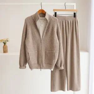 [잇수다] ?숄 하이넥 투웨이 집업 니트 가디건 + 밴딩 와이드 팬츠 세트