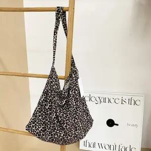 [아도라하우스]어반백 여성숄더/쇼퍼백 여성 호피 숄더백URB_W274