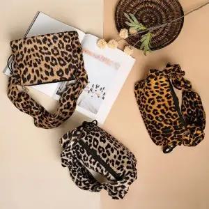 [아도라하우스]어반백 여성토트백 호피주름손잡이토트백URB_W998