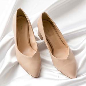 국내생산 발편한 빅사이즈 V컷팅 여성 미들힐 구두 5cm