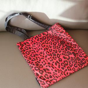 슈에무라 에코백 레오파드 레드