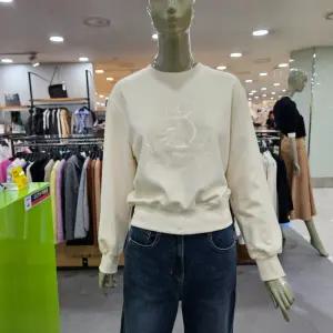 시슬리/애플아울렛/피칸 자수 맨투맨 티셔츠 SATS34361