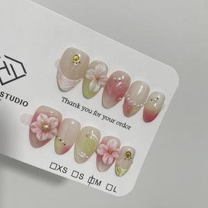 10개 수제 숏 아몬드 모양 붙이는 네일 탈부착 가능한 스윗하고 쿨한 인조 3D 조각된 꽃잎