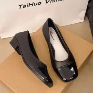 |CCS7D17|20대 여성 에나멜 광택 사각코 로우힐 플랫슈즈