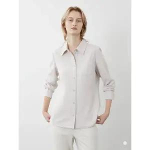 갤러리아 올리비아로렌 셔츠형 카라 블라우스 VOCNL3W9111