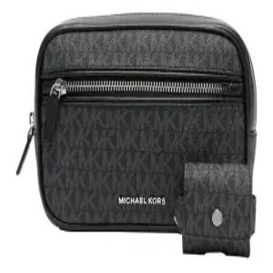 마이클 코어스  모노그램 트레블 파우치 39U2LGFN1B 001