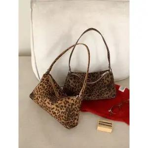 [하프클럽/]헤븐 호피 세무 핸드백