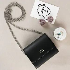 심플 덮개 미니 크로스백 데일리룩 하객룩 핸드백