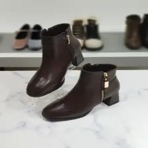 [한슈]한슈 세이브존03 가죽 데이빗 앵클 여성 부츠힐 5cm AGHS449050vnA (42011183)