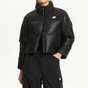 패딩 EQS NBNPE4W102-G2 WOMEN 액티브 숏 구스다운 패딩