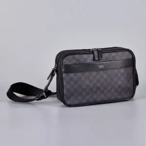 [닥스](강남점)DBBA6E722BK [BARNET HILL] 블랙 아머엑스 고강도 소재 가로형 크로스백