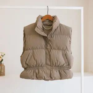 [잇수다] 페이밀 하이넥 밴딩 패딩 조끼