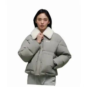 내셔널지오그래픽 NATIONALGEOGRAPHIC N244WDW970 여성 라루스 코지 덕다운 점퍼 LICHEN KHAKI N244WDW9700