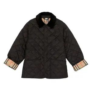 버버리 키즈 퀄팅패딩 블랙카라숏자켓 8108501