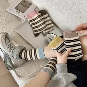 여성 겨울 양말 10매묶음 스트라이프 줄무늬 패션 중목 긴양말 수족냉증용 따뜻한 보온양말