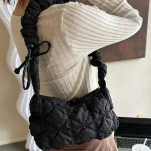 숄더백 캔버스백 에코백 엠보싱 크로스백 호보백 토드백 패딩 버킷백 미니