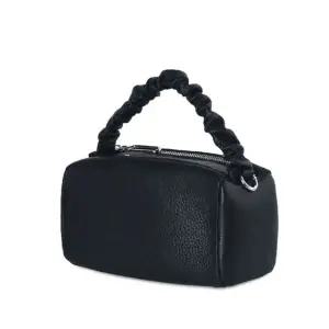 크로스백 심플 주름끈 곱창끈 토트백 가방 블랙 (WFKMOJM)