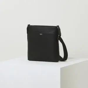 [헤지스](대전신세계)[HAZZY ACC]블랙 로고배색 가죽 크로스백 HJBA5E892BK