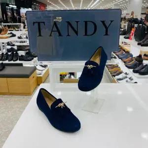 [탠디]미셸by탠디여성스웨이드골드장식테슬로퍼220201._CJ