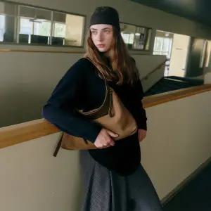 [롯데백화점]조이그라이슨 셀리 숄더백 스웨이드 LW5AD4650_LT