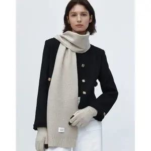 [롯데백화점]질스튜어트 [머플러+장갑세트]아이보리 울캐시미어혼방 머플러장갑세트 JAMU5F500