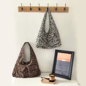 [아도라하우스]어반백 여성숄더/쇼퍼백 여성 호피 숄더백URB_W315