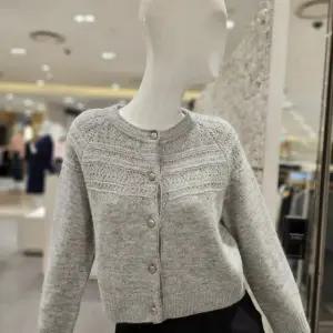 지컷 로고 버튼 래글런 슬리브 가디건 7215150103