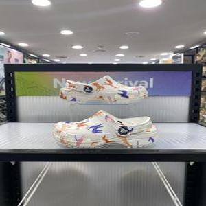 [크록스][크록스] 클래식 캐릭터 프린트 클로그 토들러 (12817449)