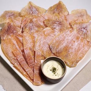 [더주]껍질벗겨 해풍으로 말린 몸통건오징어 1kg