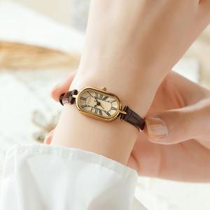 쥴리어스 타원형 초경랑 여성가죽시계 3종