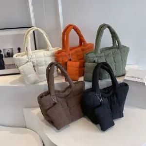 [콩심팥심]퀼팅 토트백 미니 파우치 포함 손가방 넉넉한 수납 여성서류가방