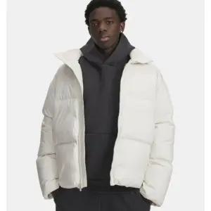 [갤러리아] [언더아머] (6008826-110) UA 리미트리스 퍼퍼 엠보 다운 패딩