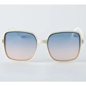 [하프클럽/]패션의 마무리는 선글라스로